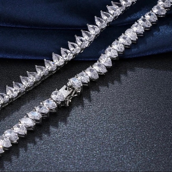 Pear Cut Necklace - Picture 9 of 16